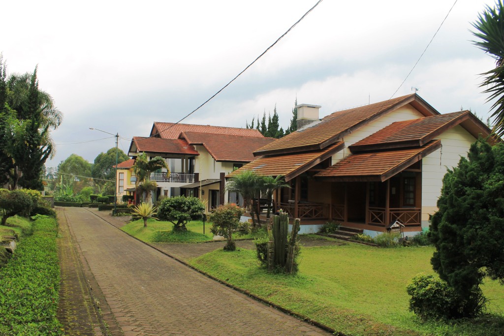 Sewa Villa di Bandung Tipe Kayu Klasik